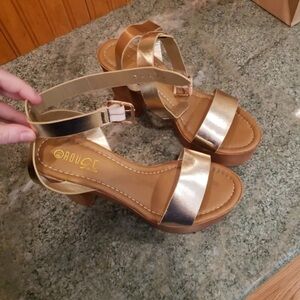 Rouge Helium Shimmering Gold Block Heel Sandals